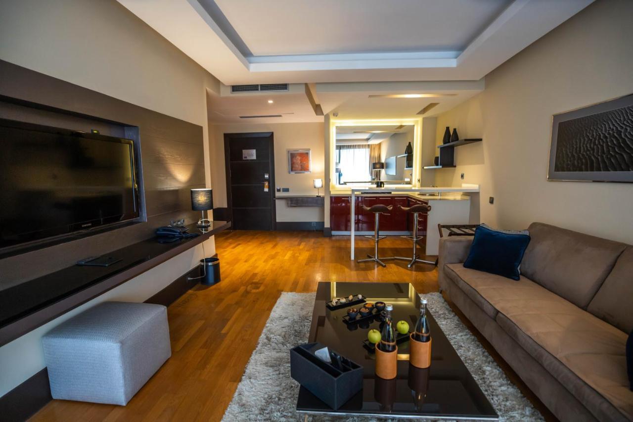 Gray Boutique Hotel 카사블랑카 외부 사진 A living room in a hotel suite