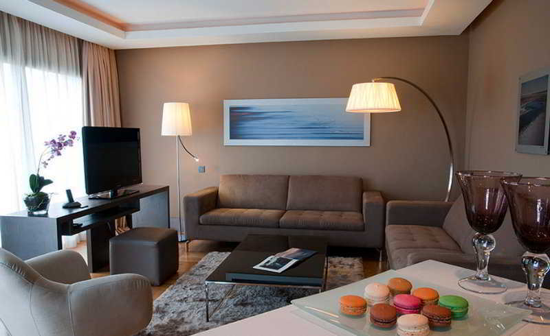 Gray Boutique Hotel 카사블랑카 외부 사진 A living room in a hotel suite